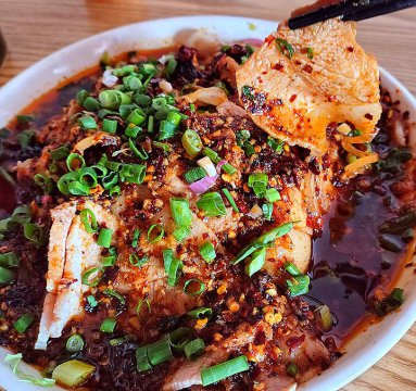 Chongqing Culinary Guide: Traditional Sichuan-Chongqing Suan Ni Bai Rou (Sliced Pork with Garlic Sauce)—An Unmissable Classic Appetizer
