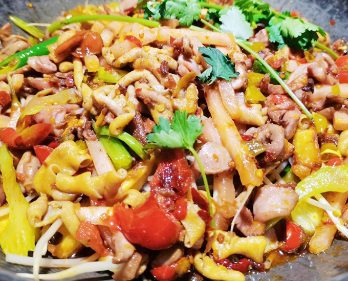 Authentic Chongqing Jianghu Cuisine: Qianjiang Chicken Offal (Qianjiang Ji Za)—A Tangy, Spicy, and Crunchy Feast Perfect with Rice or Beer